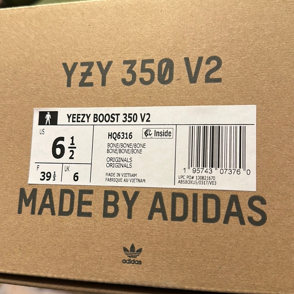 Brand new Yeezy Boost 350 V2 size men 6.5